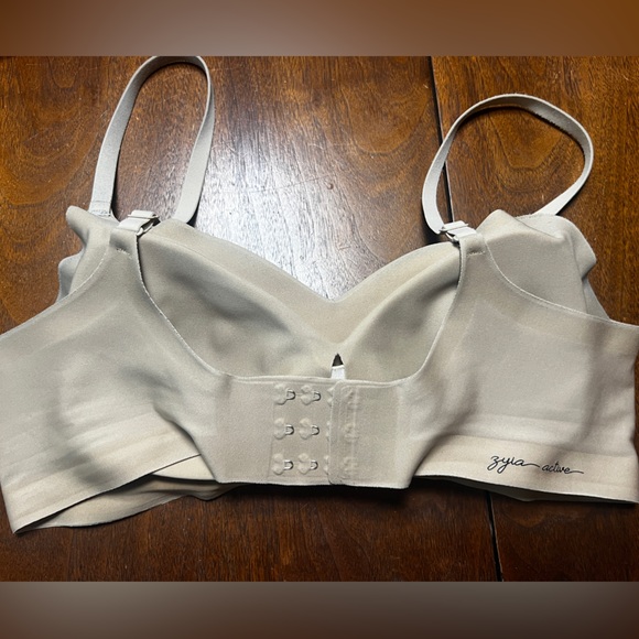 Zyia Flax Double Adjustable Comfort Bra - Picture 12 of 14